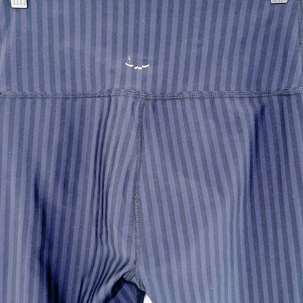 Beyond Yoga Caught In The Midi‎ High Waist Pinstripe Leggings Womens Size Medium